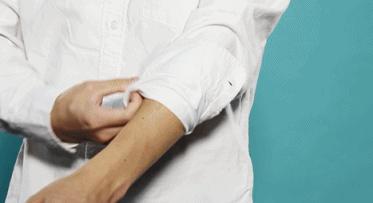 简单的衬衫穿出不同的潮流感来,衬衫怎么穿才能既时尚又舒服