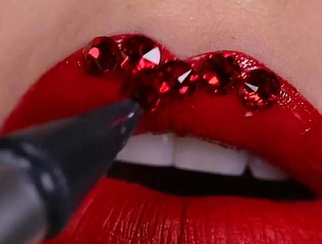80颗钻石唇妆,嘴唇镶钻石视频