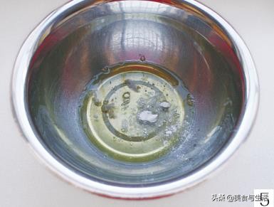 电饭锅做戚风蛋糕最简单的做法,电饭煲自制戚风蛋糕的超简单做法