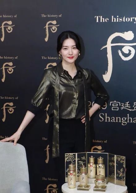 李英爱古装美照,李英爱惊艳深v礼服