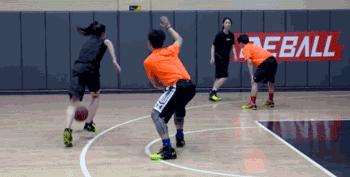 全场篮球战术配合和跑位技巧,篮球快攻二打2训练方法