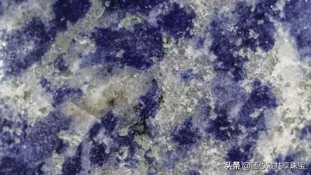 蓝色瑰宝青金石,青金石自然界的蓝色