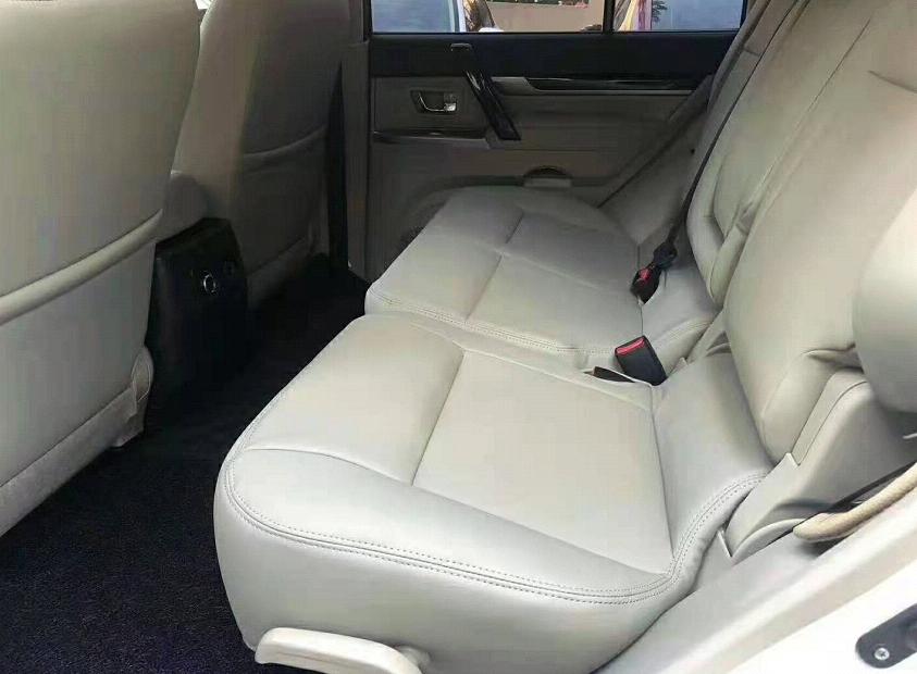 到店体验帕杰罗V93:高大威猛,动力参数弱,仅售33万