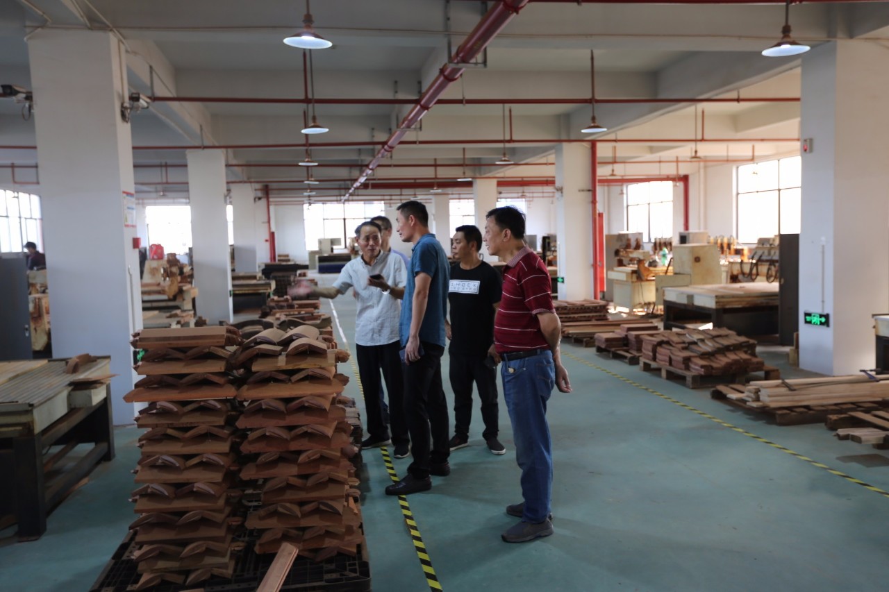 房地产和红木家具行业怎么选择,红木家具房价多少钱一平方