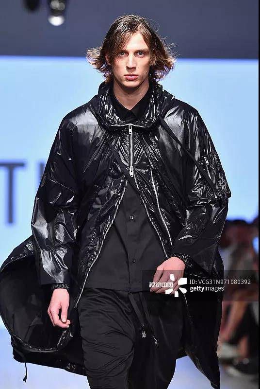 不是羽绒服买不起主要是时尚,谁说羽绒服没有时尚感