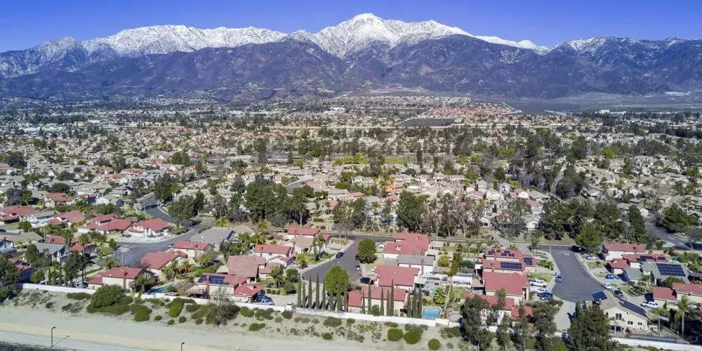 41万刀起库卡蒙格性价比别墅!小孩才选择,超市和优质学区我都要!