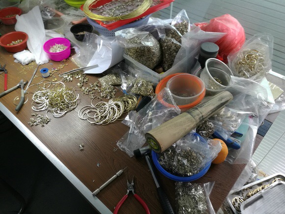 假冒施华洛世奇,江苏省东海县抓捕销售假水晶