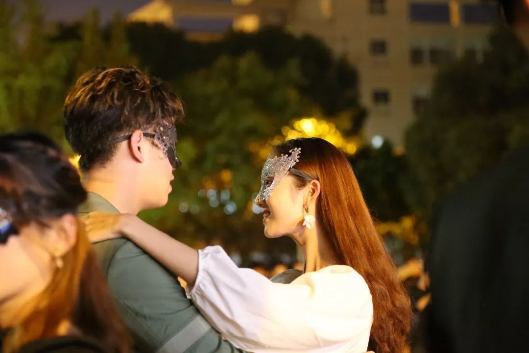 一场派对，一张面具，浪漫由你！川大锦江学院举行“假面舞会”