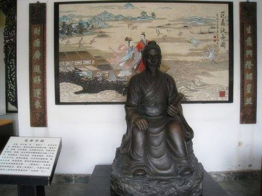 此人堪称商业奇才，走到哪都能成巨富，一旦挣到钱就散尽万贯家财