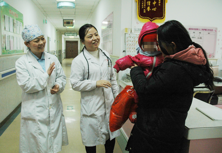 异物进入喉咙用什么方法施救,异物误入气管急救方法叫什么