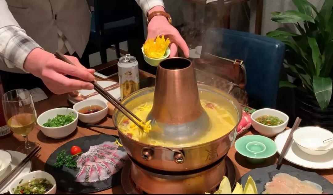 100岁长寿指南:人懒、有钱、吃花、不当官