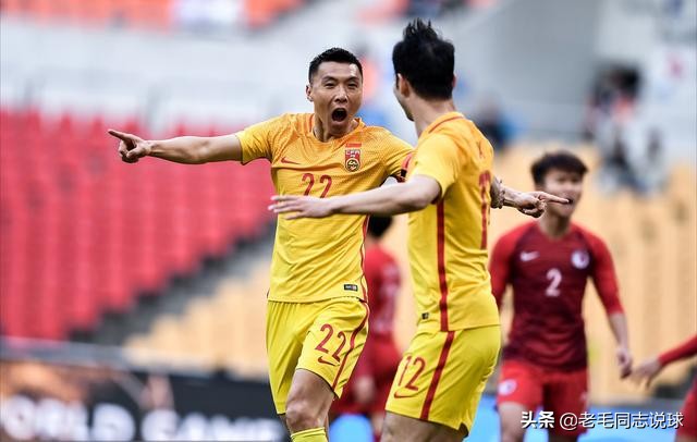 解气！中国香港球员拒唱*歌国**，国足用进球回应，李铁帅位稳了