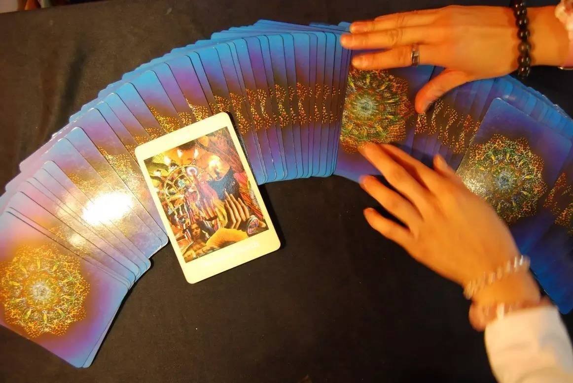 伽巫塔罗:他对我感觉怎么样,怎么提升这段关系?看完我豁然开朗