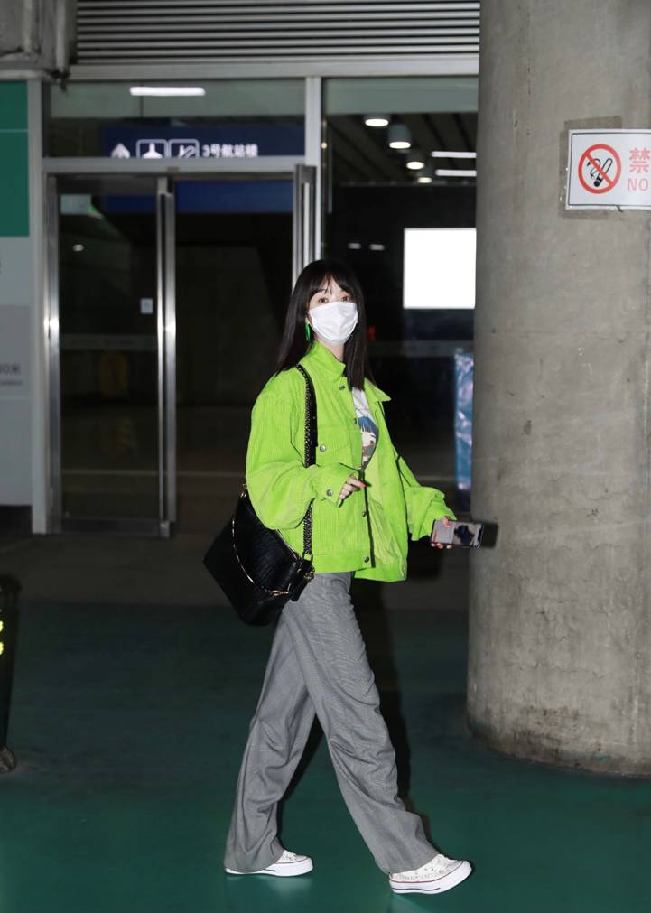 李菲儿羊羔绒外套搭配图,李菲儿苹果绿夹克