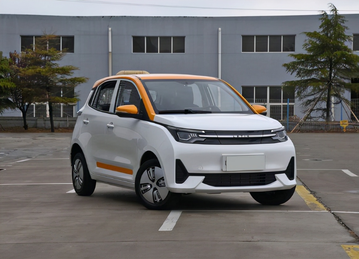 农村代步车宏光mini,宏光miniev和老年代步车