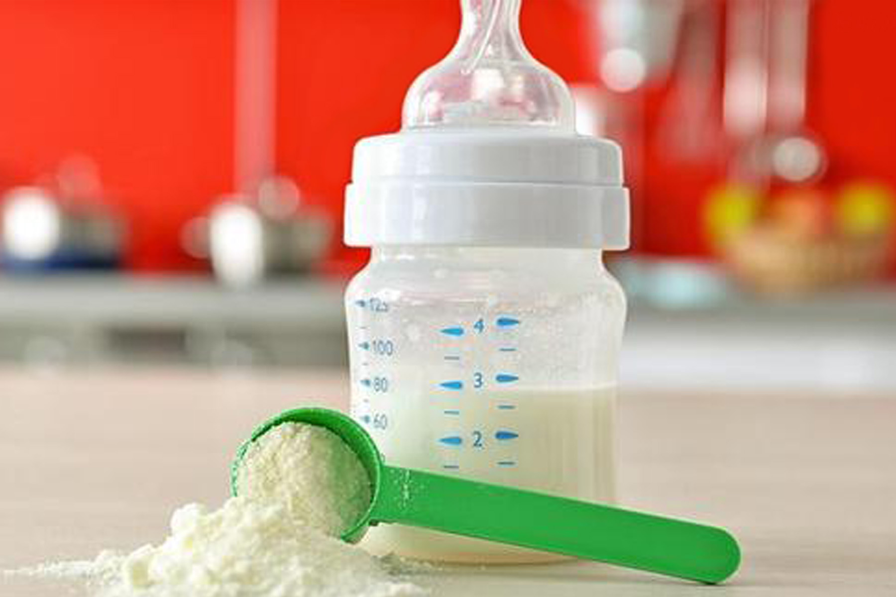 宝宝吃完奶粉总打嗝,宝宝吃完奶总是打嗝吐奶怎么回事