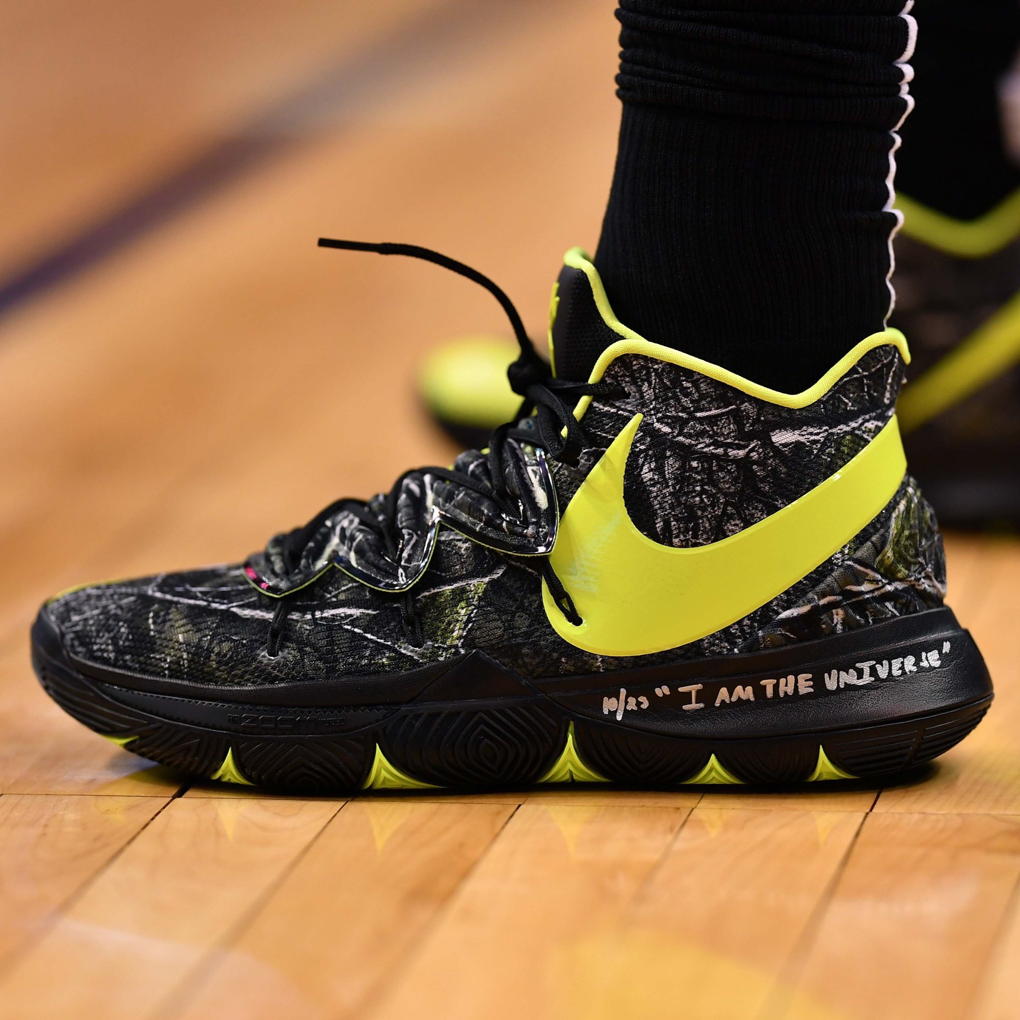 NBA今日球鞋精选：NIKE未来外线头牌“内战”塔克上脚稀有AJ4