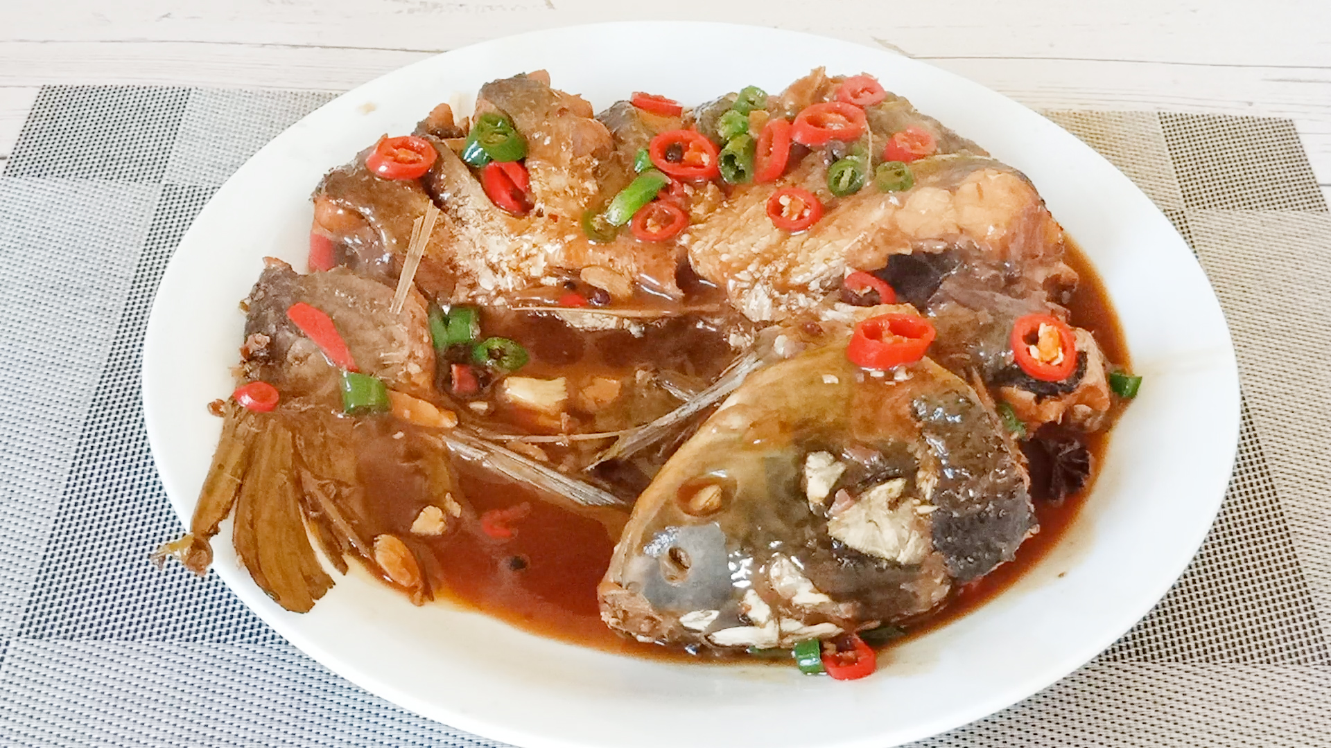 无论炖什么鱼一定要记住这几点,哪种鱼炖起来比较嫩又好吃