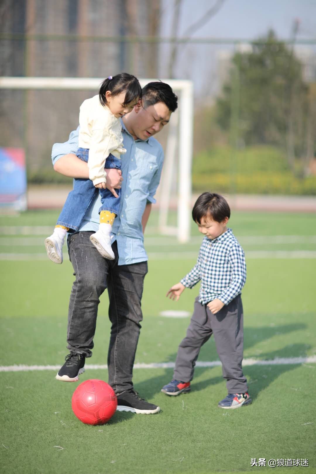 为长安竞技写歌的痴心球迷——毛毛