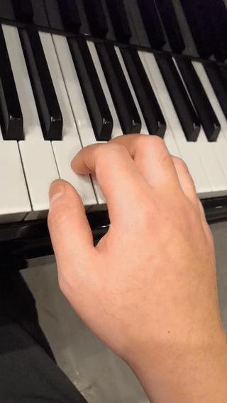 钢琴颤的正确弹奏方法,钢琴中的颤音应该怎么弹