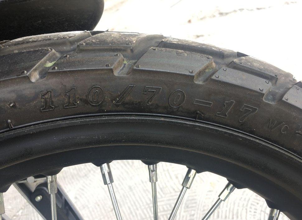 同事买了一辆日系车,同事买的摩托车