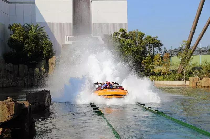 寻找侏罗纪世界中的火山岛，和“驯龙高手”一起拯救史前小短手！