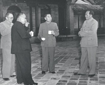 杜平被任为大使，先请彭总出面推辞，而后自己说服毛*东泽**收回成命