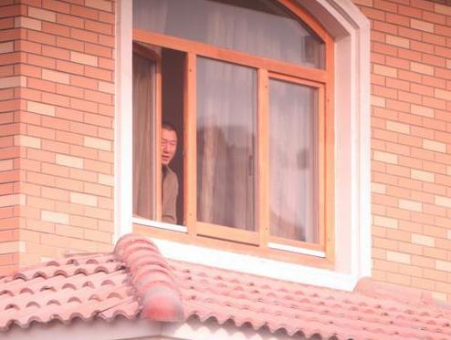 白月光是肖战和谁的,白月光是男主男扮女装的知乎小说