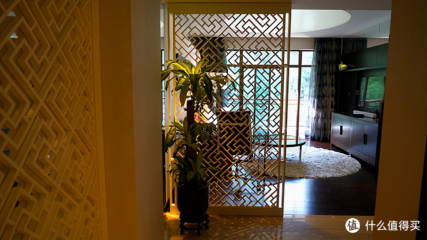 闅愪簬灞辨捣,闅愪簬灞辨捣涔嬮棿