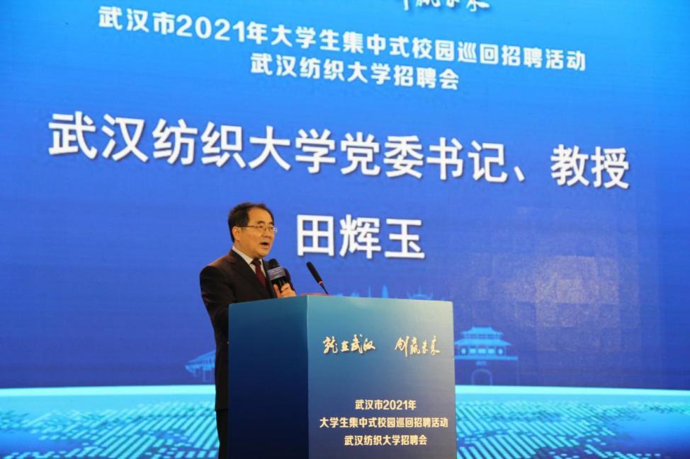 仅一天，全国119家企业齐聚武汉“抢人”，年薪超10万