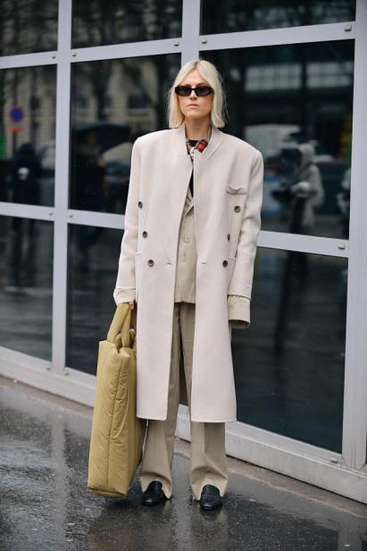 一件实用又时髦的大衣,大衣过时了外搭一件马甲