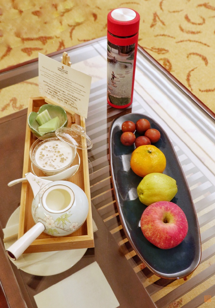 不能飞去巴黎伦敦,不如到大连喂鸽子,赏海景吃海鲜