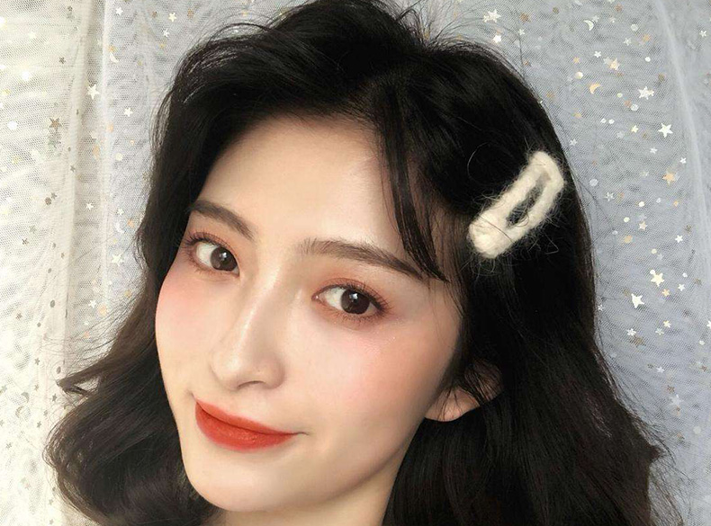 化妆时浮粉卡粉怎么办,新手怎么化妆不容易卡粉脱妆呢