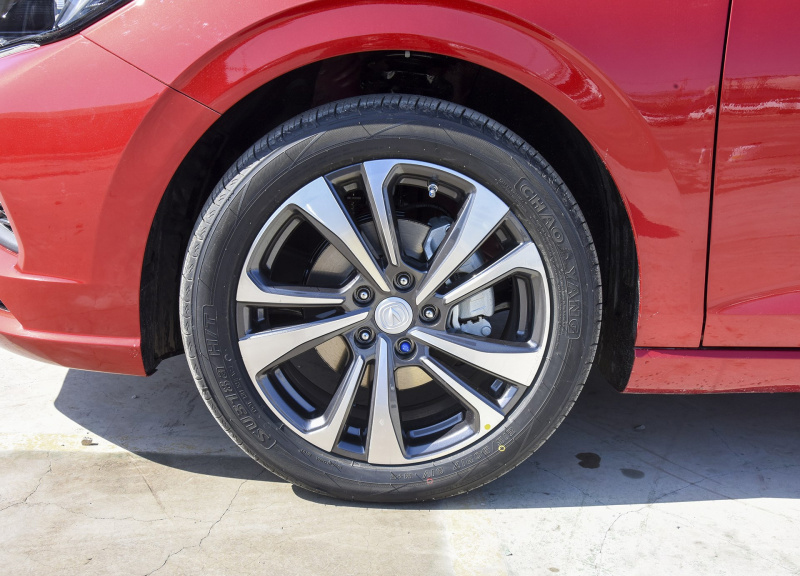 新款逸动火了！路虎工程师操刀，有4层隔音技术，大学生也买得起