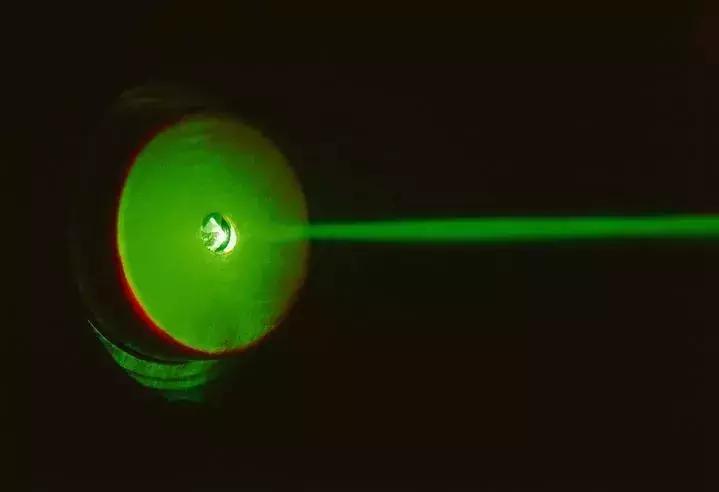 爸爸给儿子买的玩具儿子却吓哭了,爸爸给儿子买的搞笑玩具