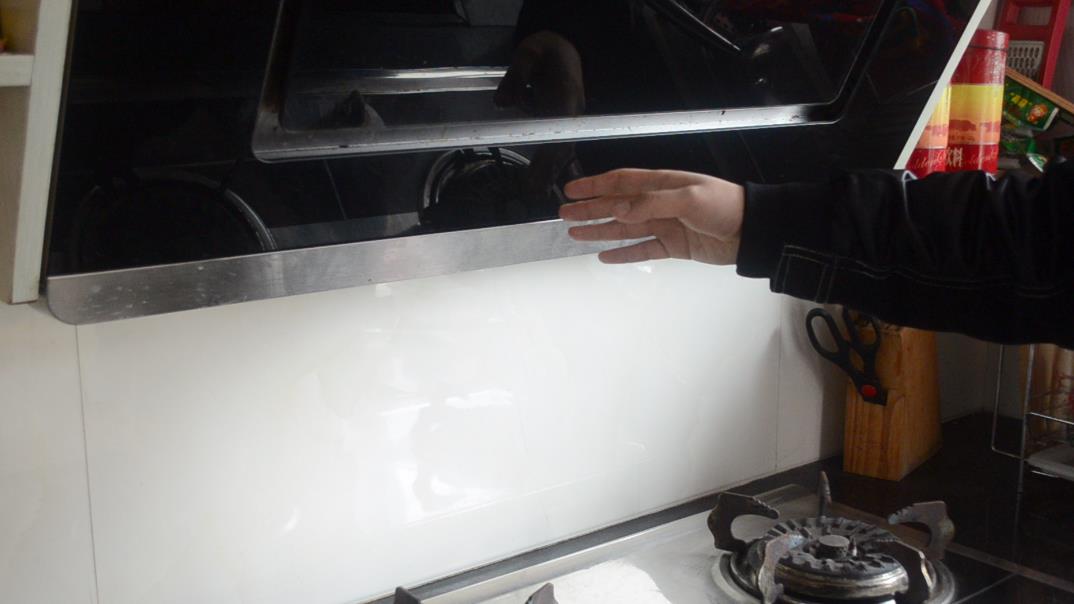 清洁油烟机油槽油渍小妙招,油烟机油盒的油怎么清理快