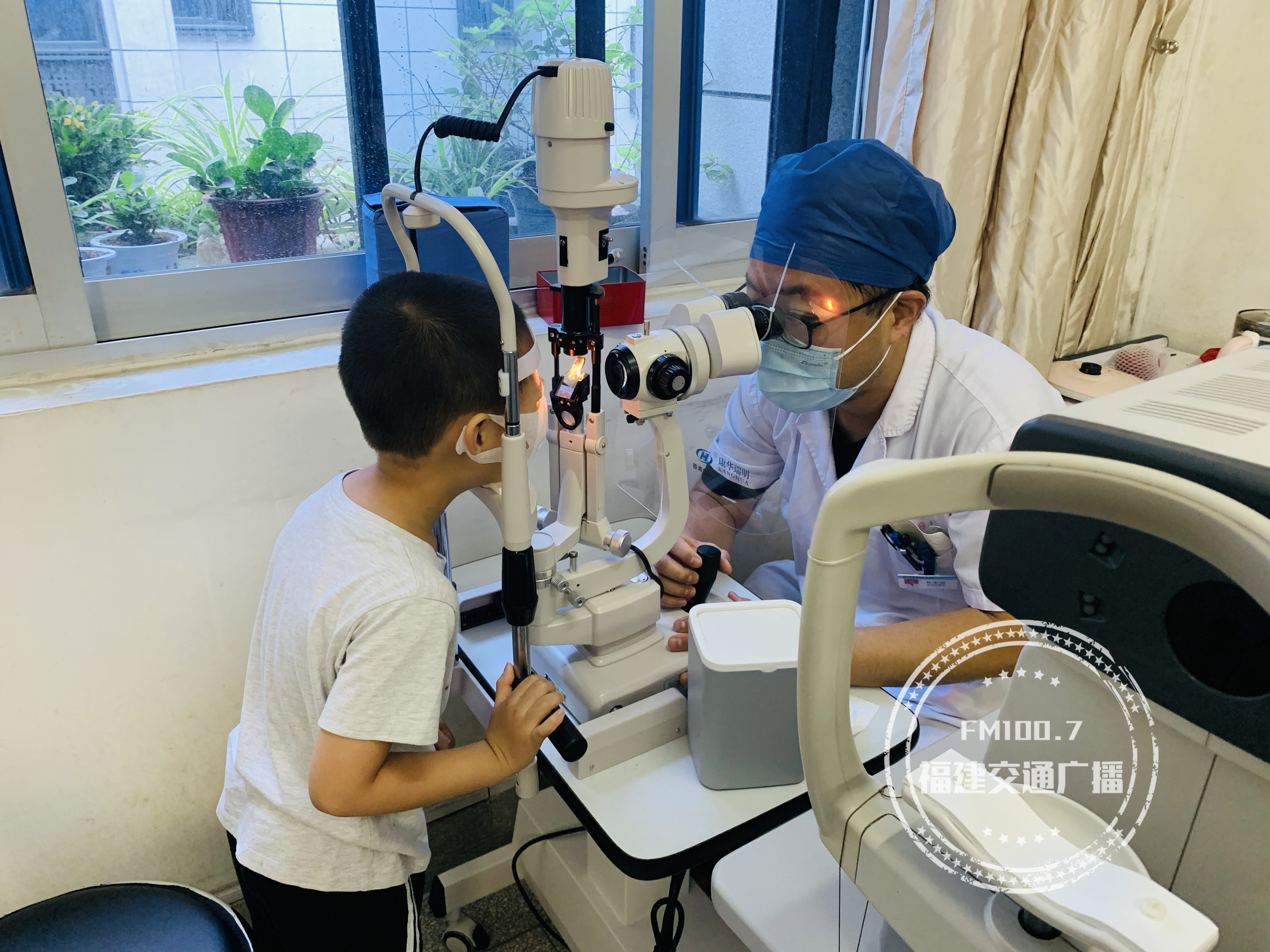 请一定远离木棉絮,福建各地都有,碰了后疼痒难忍,已经很多人中招