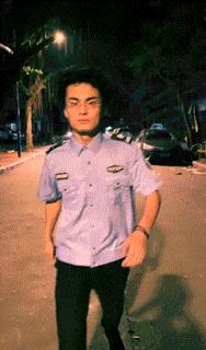 比孙笑川嘴臭、比药水哥真实，他活成了真正的抽象接班人