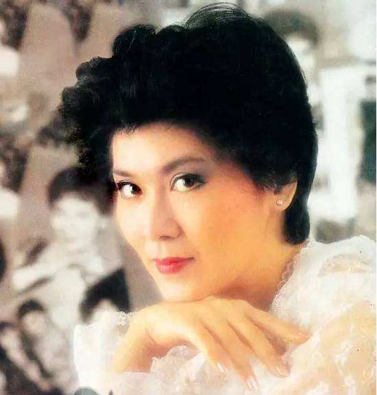 香港影星摇篮有两个,亚视艺员培训班也有很多大腕,黎明领衔