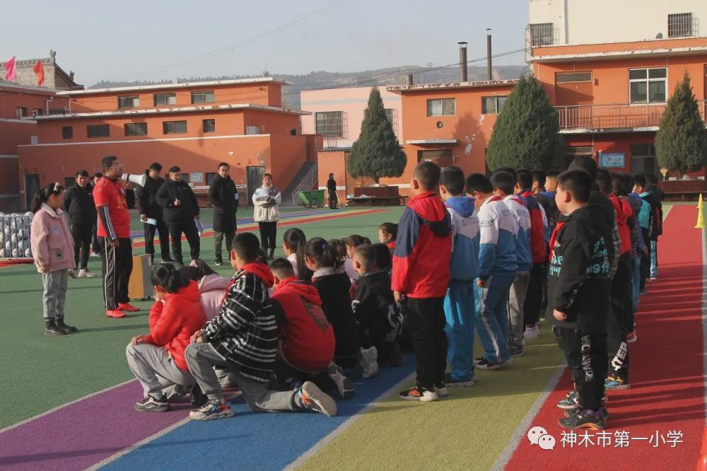 神木第一小学拔河比赛,小学体育优质课简报
