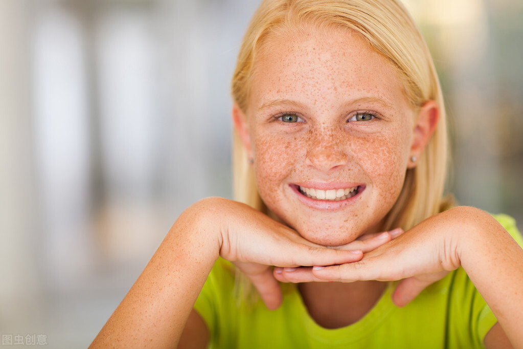 脸上的斑斑点点怎么消除,脸上的斑斑点点用激光怎样去掉