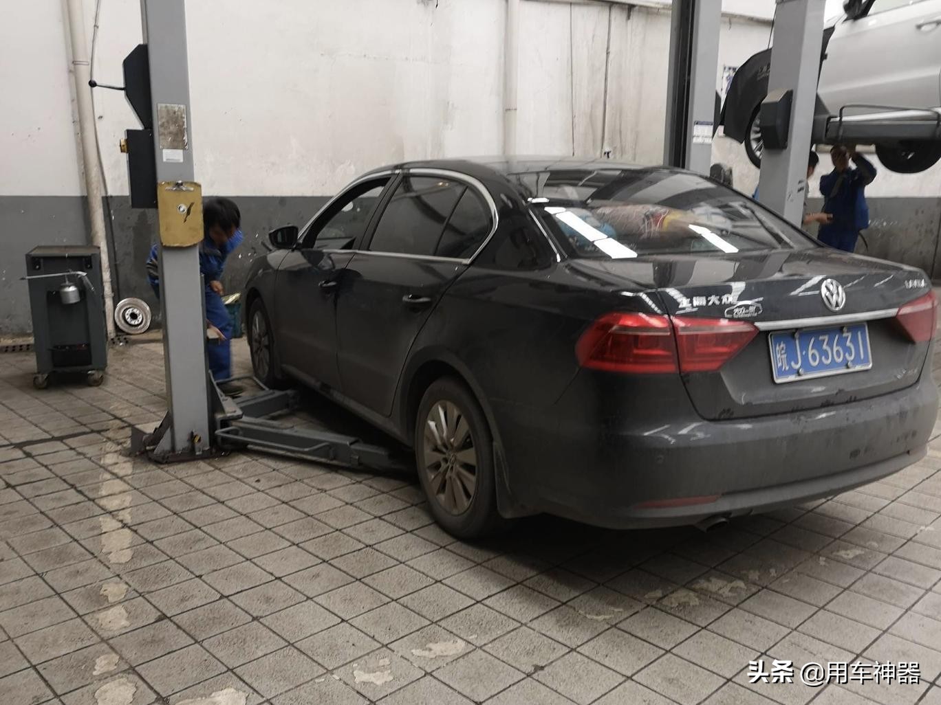 科鲁泽发动机故障指示灯亮起,汕德卡发动机故障灯亮起什么故障