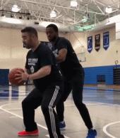 篮球盖帽技巧30招,上篮防止被帽的最佳方法