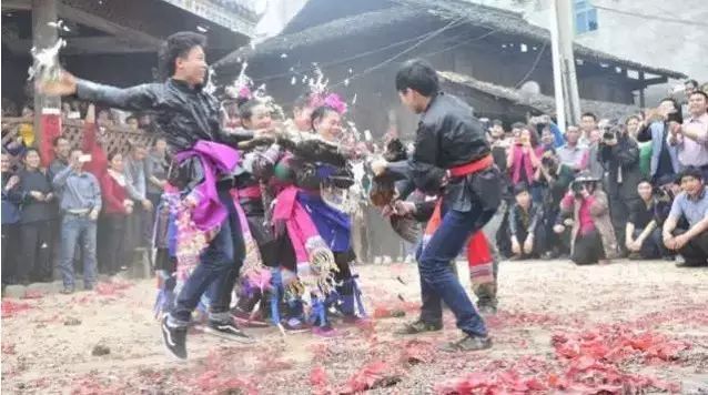 贵州用镰刀剃头的原始部落,偷南瓜是在哪里