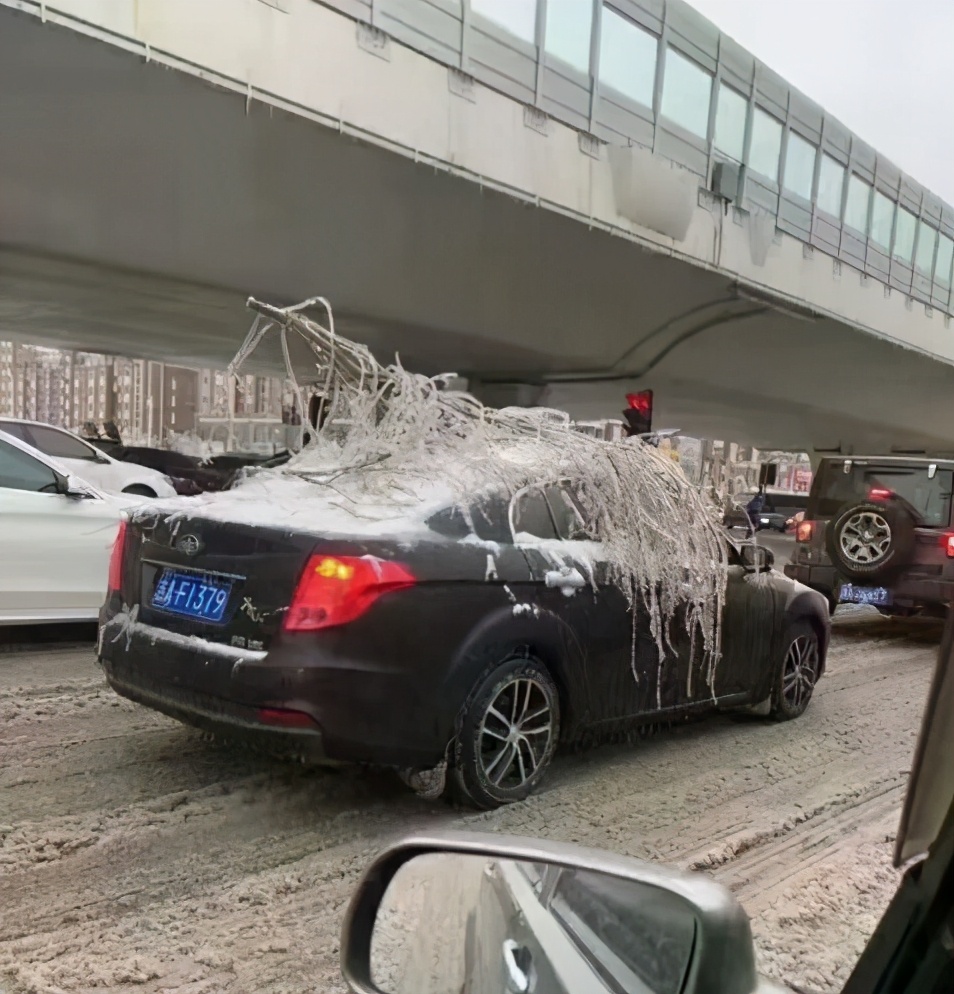 前轱辘转后轱辘不转，雪天到底该怎么开车？