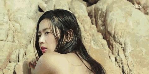 蓝色大海的传说全智贤穿搭玫红色,全智贤蓝色大海的传说眼泪变珍珠