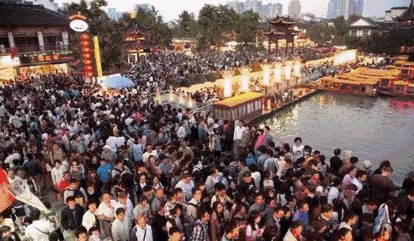 一个英国潮牌户外背包，如何做到颜值、防盗、收纳并存？