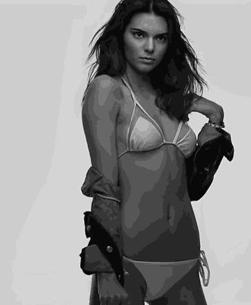 生长于戏精家族，靠整容，卖口红，成为福布斯最年轻的富婆