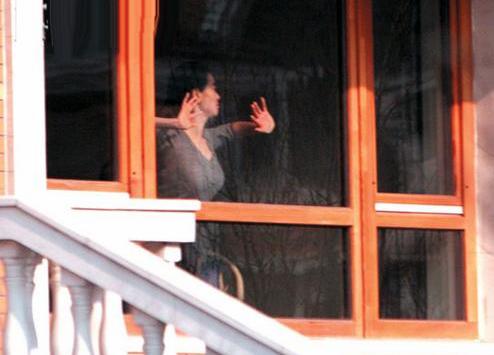 白月光是肖战和谁的,白月光是男主男扮女装的知乎小说