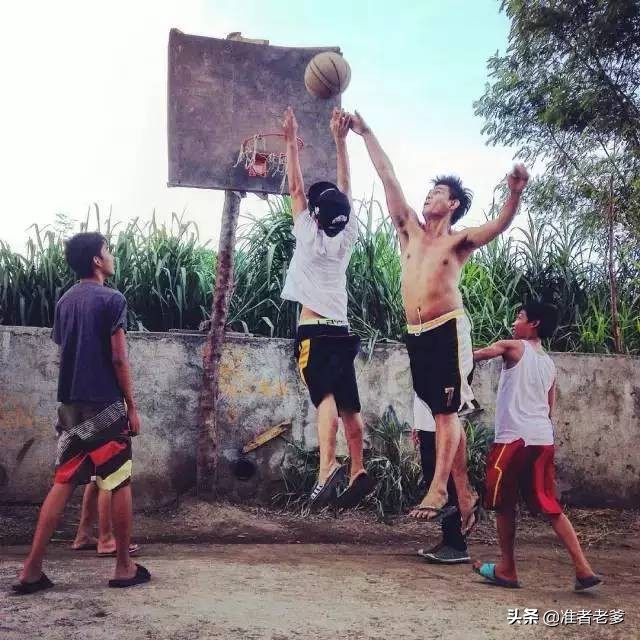 学生打篮球起争执被家长砍死,湖南中学生篮球打架